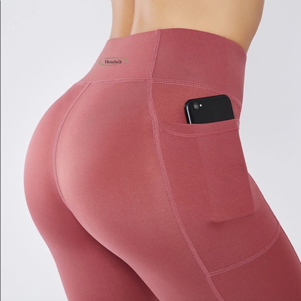 Hondufit High Waist Yoga Pants with Pockets. Red